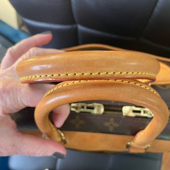 LOUIS VUITTON Deauville w/Unbranded Gold Tone Chain, LARGE Version, EUC - Picture 11 of 16